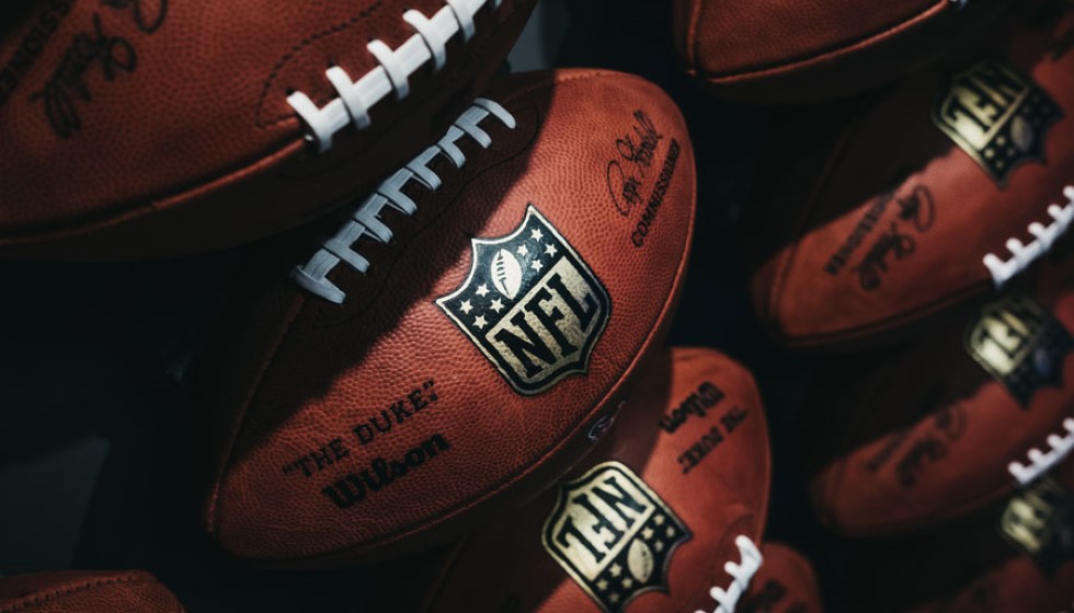 Dynamic Non-Quarterback Performers Highlight 2024 AFC Playoffs